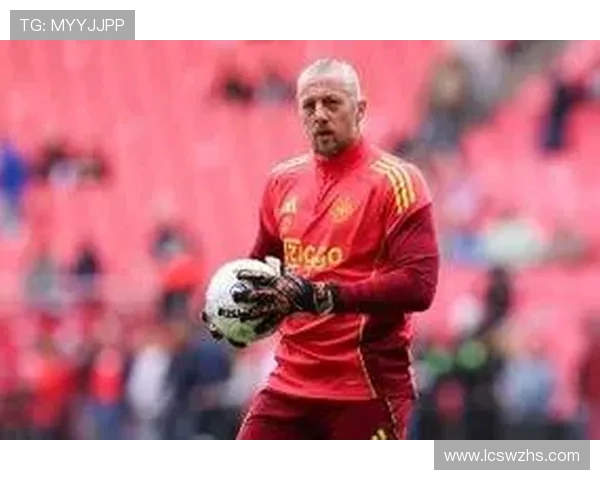 欧冠最年长出场榜:诺伊尔莱万索默领衔,41 岁门神居首